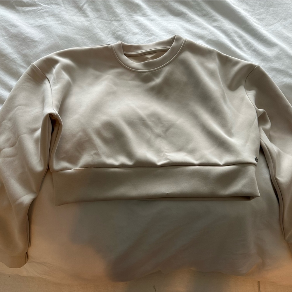 BuffBunny Recycled crew pullover